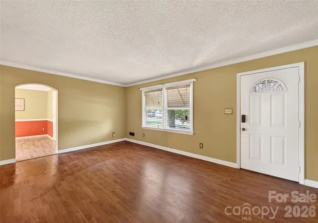 Photo 4 of Single family home for sale at 4400 Hamilton Cir, Charlotte, NC 28216 | MLS# 4396765 | Listing updated on 2026-10-01
