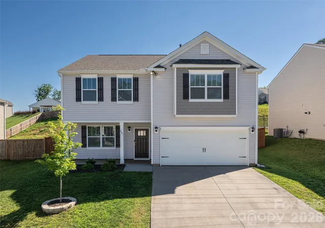 Photo 1 of Single family home for sale at 907 Newport Ct, Asheville, NC 28806 | MLS# 4396766 | Listing updated on 2026-09-22