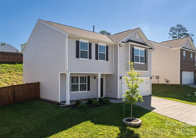 Photo 3 of Single family home for sale at 907 Newport Ct, Asheville, NC 28806 | MLS# 4396766 | Listing updated on 2026-09-22