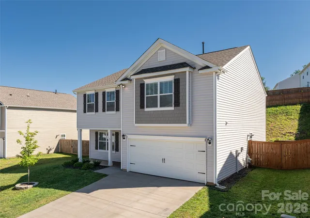 Photo 3 of Single family home for sale at 907 Newport Ct, Asheville, NC 28806 | MLS# 4396766 | Listing updated on 2026-09-22