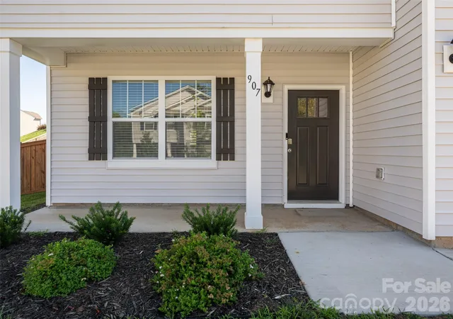 Photo 4 of Single family home for sale at 907 Newport Ct, Asheville, NC 28806 | MLS# 4396766 | Listing updated on 2026-09-22