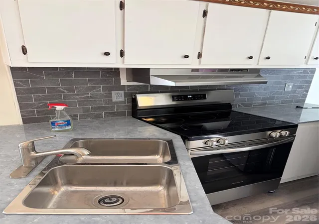 3rd image of 739 W Mt Gallant Ave, York, SC 29745