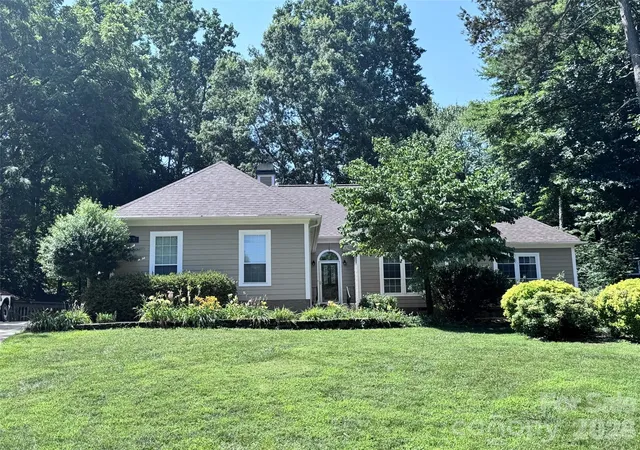 Photo 1 of Single family home for sale at 12500 Cedarford Ct, Huntersville, NC 28078 | MLS# 4396808 | Listing updated on 2026-09-14