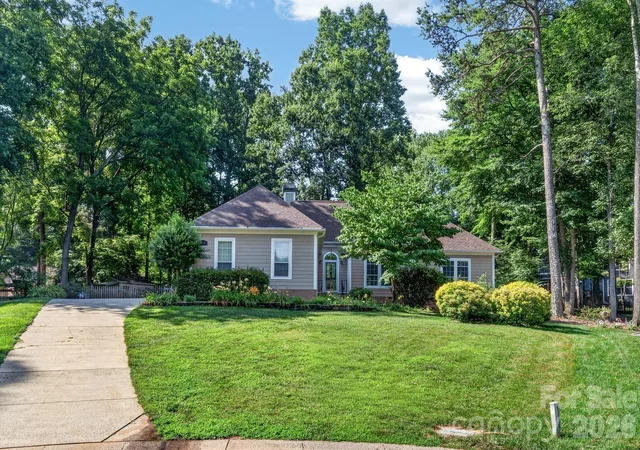 Photo 2 of Single family home for sale at 12500 Cedarford Ct, Huntersville, NC 28078 | MLS# 4396808 | Listing updated on 2026-09-14