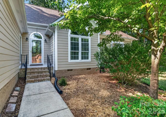 Photo 4 of Single family home for sale at 12500 Cedarford Ct, Huntersville, NC 28078 | MLS# 4396808 | Listing updated on 2026-09-14