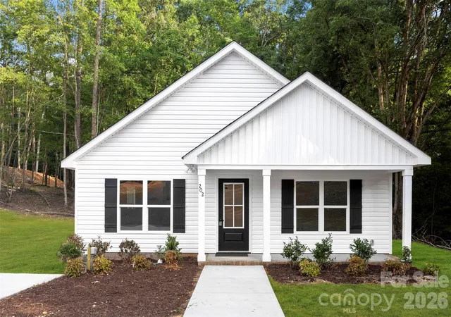 Homes for sale in Albemarle, NC | 202 Knollwood Cir, Albemarle, NC 28001 | MLS# 4396835