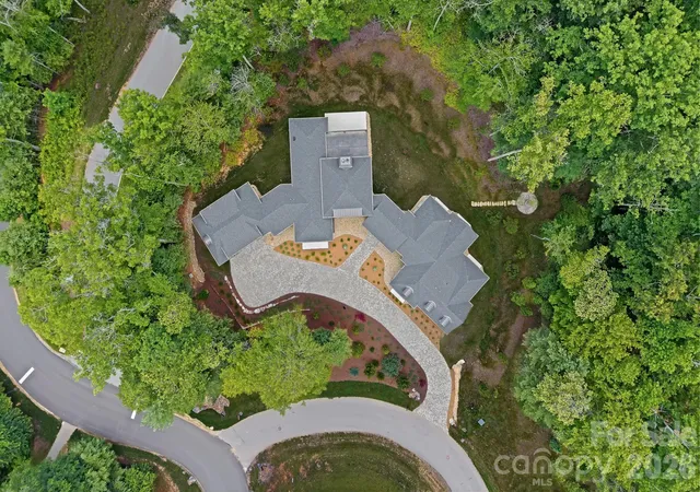 Photo 3 of Single family home for sale at 504 Hollow Trl, Asheville, NC 28803 | MLS# 4396838 | Listing updated on 2026-06-26