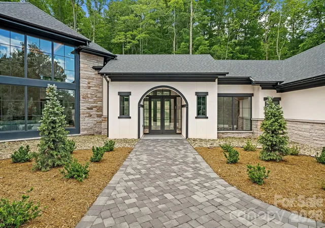Photo 4 of Single family home for sale at 504 Hollow Trl, Asheville, NC 28803 | MLS# 4396838 | Listing updated on 2026-06-26