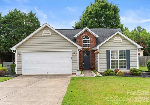 1st image of 12716 Cumberland Crest Dr, Huntersville, NC 28078 | MLS# 4396849