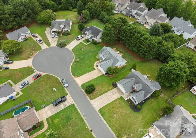3rd image of 12716 Cumberland Crest Dr, Huntersville, NC 28078 | MLS# 4396849