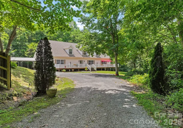 Homes for sale in Waynesville, NC | 165 Sequoyah Dr, Waynesville, NC 28785 | MLS# 4396850