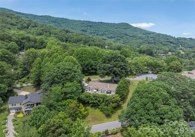 Townhouse for sale at 94 Oakcrest Ln, Waynesville, NC 28786 | MLS# 4396856