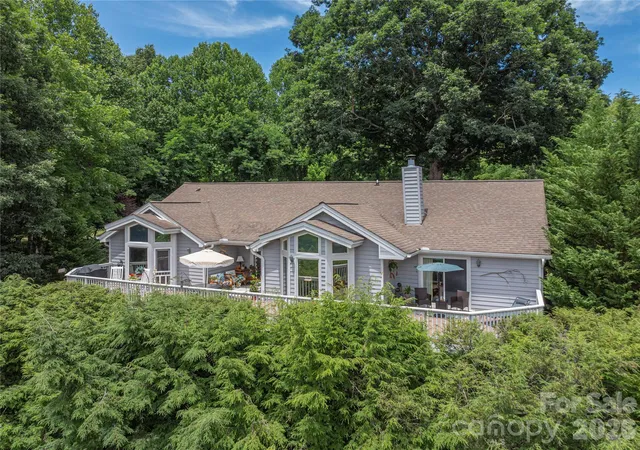 Photo 2 of Townhouse for sale at 94 Oakcrest Ln, Waynesville, NC 28786 | MLS# 4396856 | Listing updated on 2026-09-20