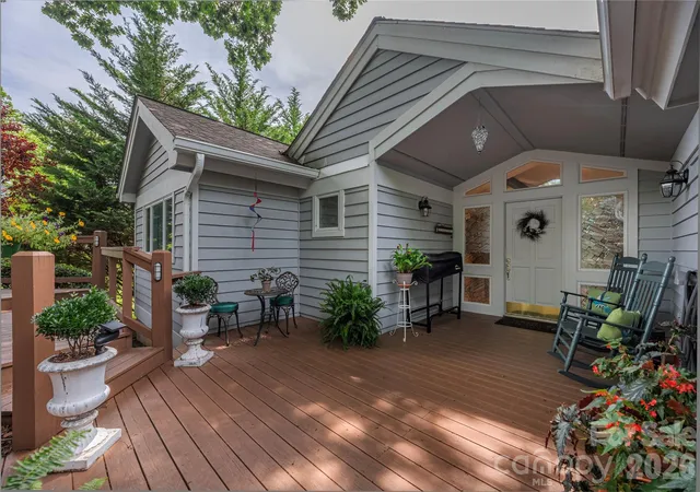 Photo 3 of Townhouse for sale at 94 Oakcrest Ln, Waynesville, NC 28786 | MLS# 4396856 | Listing updated on 2026-09-20