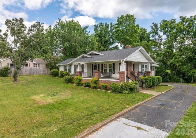 Photo 2 of Single family home for sale at 46 Gilkey St, Marion, NC 28752 | MLS# 4396879 | Listing updated on 2026-09-02