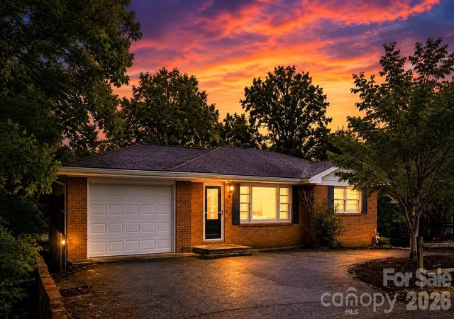 1st image of 629 Willow Rd, Hendersonville, NC 28739 | MLS# 4396898
