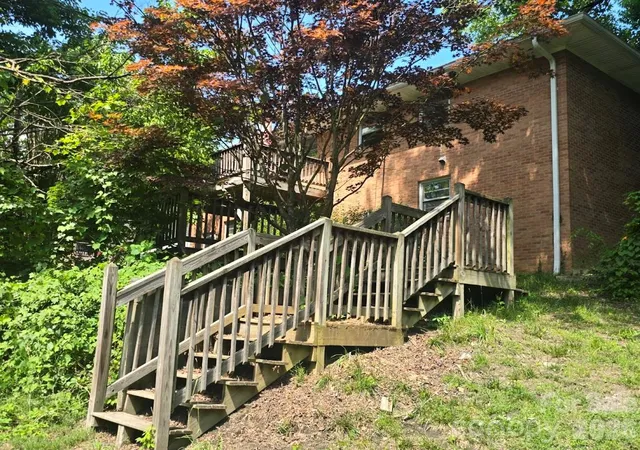 Photo 3 of Single family home for sale at 629 Willow Rd, Hendersonville, NC 28739 | MLS# 4396898 | Listing updated on 2026-10-14