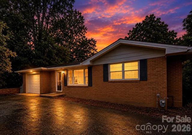 2nd image of 629 Willow Rd, Hendersonville, NC 28739 | MLS# 4396898