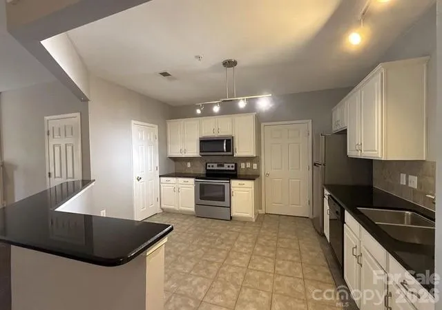 Listing Photo 5 - Condo for sale in building located at 14335 San Paolo Ln, Charlotte, NC 28277