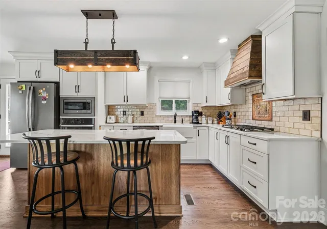 Photo 3 of Single family home for sale at 7107 Rolling Hills Dr, Sherrills Ford, NC 28673 | MLS# 4396922 | Listing updated on 2026-10-06
