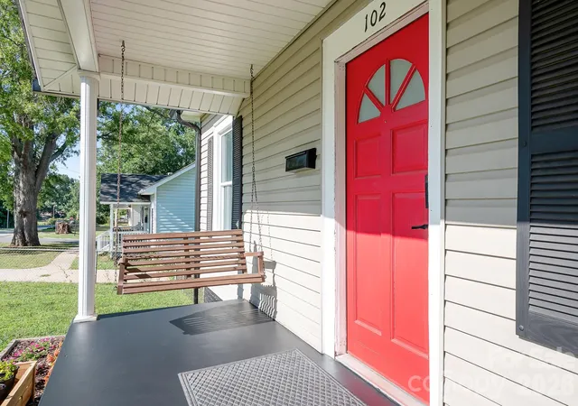Photo 3 of Single family home for sale at 102 Madora St, Mount Holly, NC 28120 | MLS# 4396928 | Listing updated on 2026-09-28
