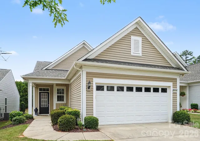 Homes for sale in Fort Mill, SC | 20241 Dovekie Ln, Fort Mill, SC 29707 | MLS# 4396940