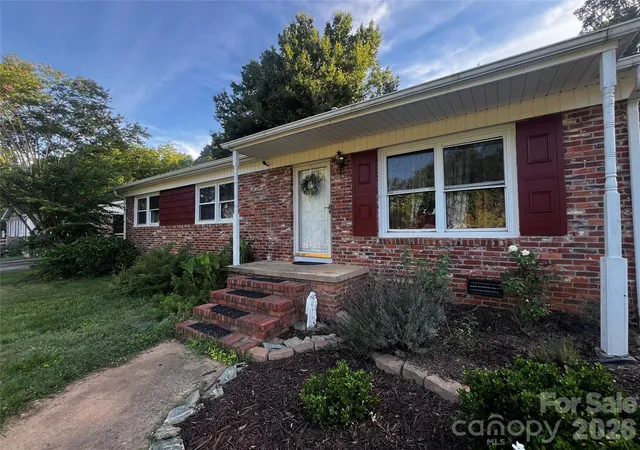 Homes for sale in Shelby, NC | 203 Kenwood Dr, Shelby, NC 28150 | MLS# 4396962