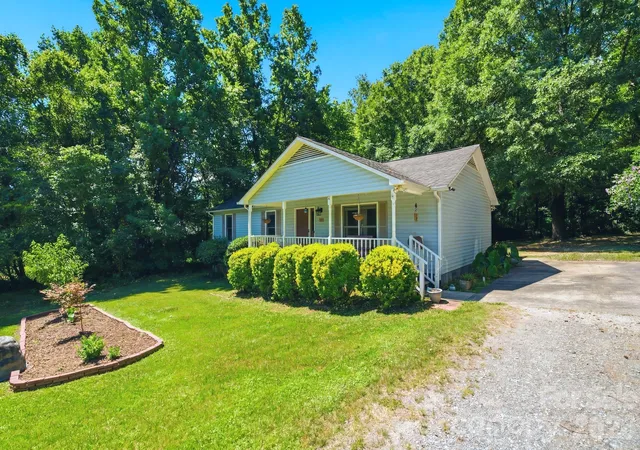 Photo 1 of Single family home for sale at 1949 Ridge Rd, Clover, SC 29710 | MLS# 4396969 | Listing updated on 2026-09-22