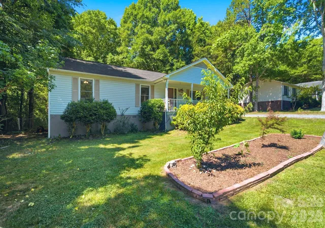 Photo 3 of Single family home for sale at 1949 Ridge Rd, Clover, SC 29710 | MLS# 4396969 | Listing updated on 2026-09-22