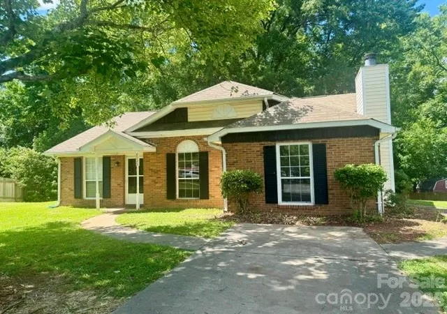 Photo 3 of Single family home for sale at 8029 Glencannon Dr, Charlotte, NC 28227 | MLS# 4396976 | Listing updated on 2026-08-20