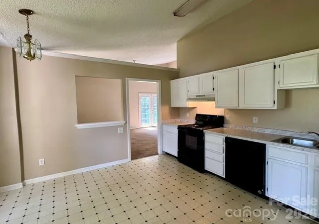 Photo 4 of Single family home for sale at 8029 Glencannon Dr, Charlotte, NC 28227 | MLS# 4396976 | Listing updated on 2026-08-20
