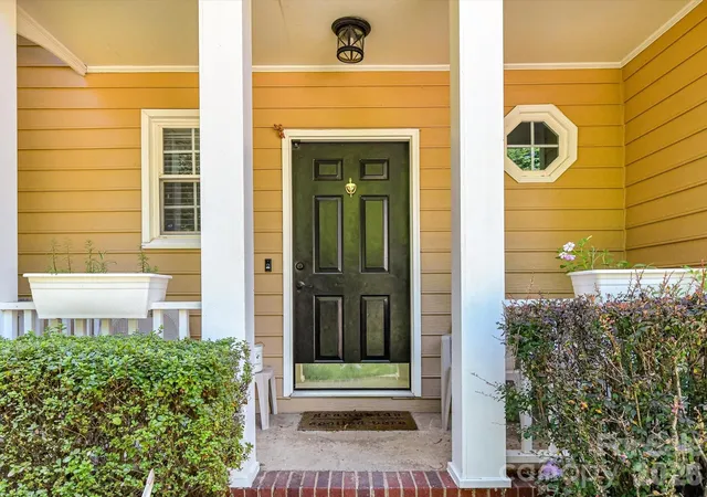 Photo 3 of Single family home for sale at 4411 Poplar Grv Dr, Charlotte, NC 28269 | MLS# 4396983 | Listing updated on 2026-09-10