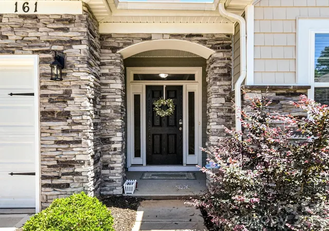 Photo 3 of Single family home for sale at 161 Cotton Fld Dr, Statesville, NC 28677 | MLS# 4396985 | Listing updated on 2026-09-06