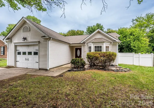 3rd image of 4821 Renfrew Dr, Concord, NC 28027 | MLS# 4396998