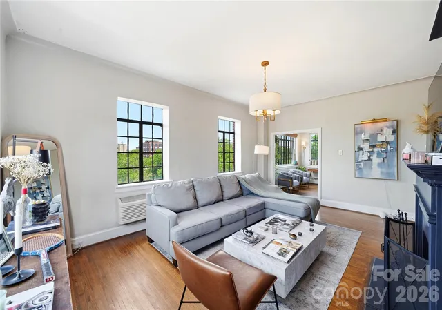 4th image of 301 W 10th St, Newton, NC 28202