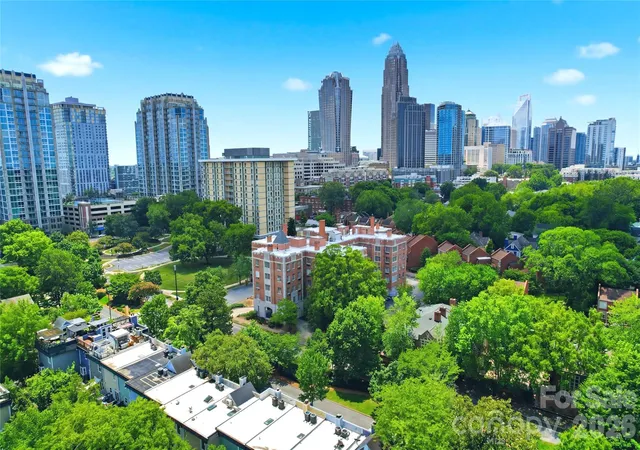 2nd image of 301 W 10th St, Charlotte, NC 28202