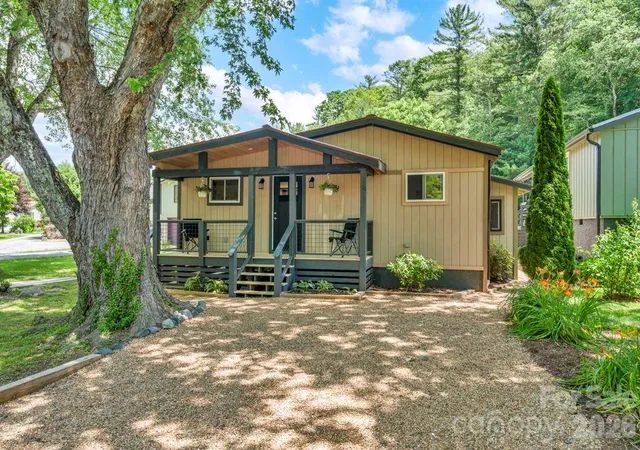 Photo 1 of Single family home for sale at 209 Meadow Loop, Newland, NC 28657 | MLS# 4397008 | Listing updated on 2026-08-21