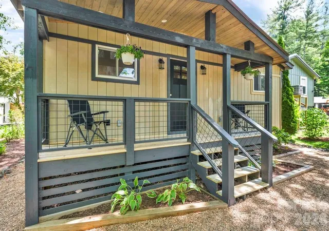 Photo 2 of Single family home for sale at 209 Meadow Loop, Newland, NC 28657 | MLS# 4397008 | Listing updated on 2026-08-21
