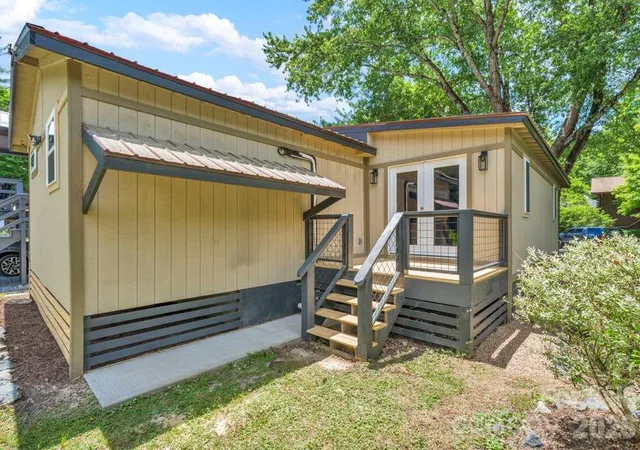 Photo 3 of Single family home for sale at 209 Meadow Loop, Newland, NC 28657 | MLS# 4397008 | Listing updated on 2026-08-21