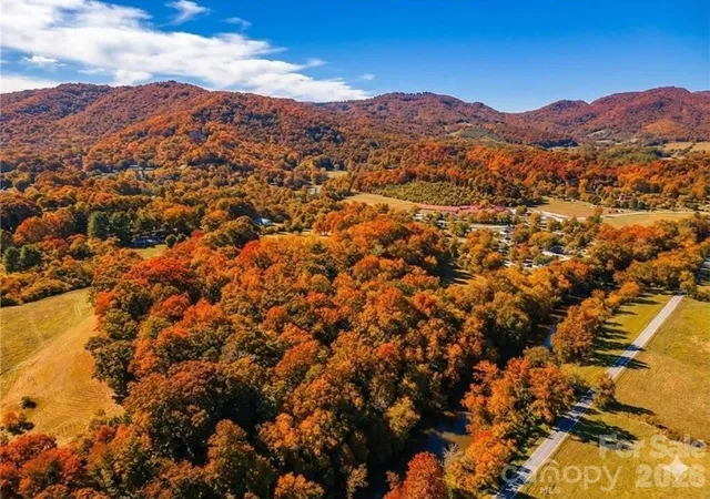 13th image of 37 Amber Ln, Clyde, NC 28721 | MLS# 4397012