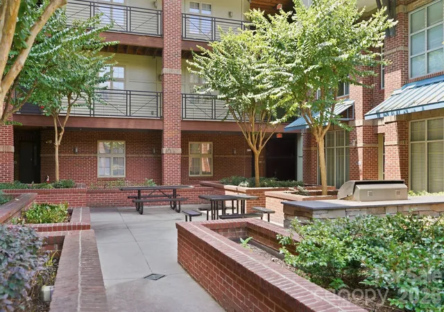 2nd image of 1101 W 1St St, Charlotte, NC 28202