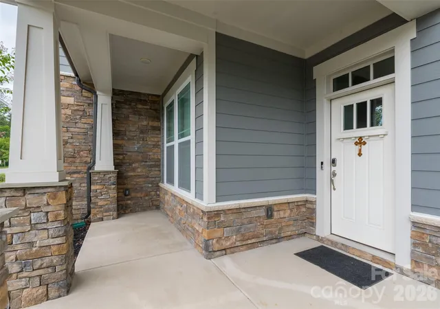 Photo 5 of Single family home for sale at 720 Yellow Jessamine Dr, Clover, SC 29710 | MLS# 4397045 | Listing updated on 2026-08-27
