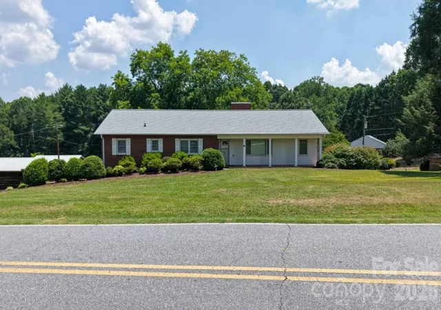 Photo 1 of Single family home for sale at 390 Airport Rd, Taylorsville, NC 28681 | MLS# 4397078 | Listing updated on 2026-10-01