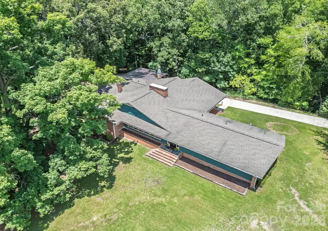 Photo 2 of Single family home for sale at 112 Crestwood Cir, Chester, SC 29706 | MLS# 4397080 | Listing updated on 2026-09-01