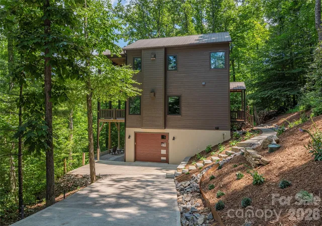 Homes for sale in Fairview, NC | 30 Garren View Dr, Fairview, NC 28730 | MLS# 4397082