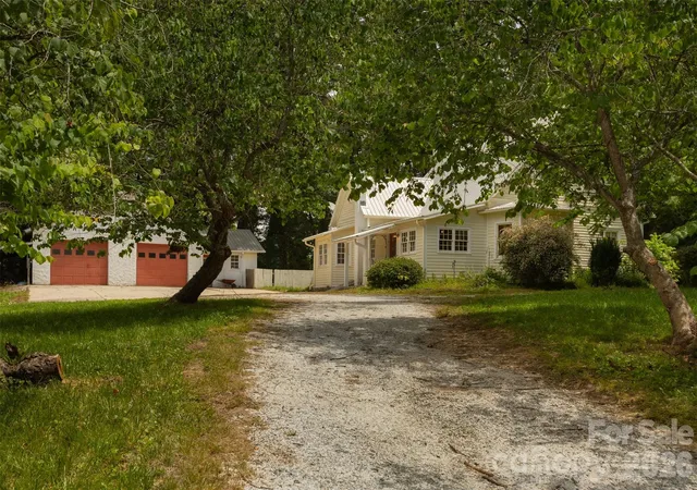5th image of 100 Cannon Dr, Hendersonville, NC 28792 | MLS# 4397088