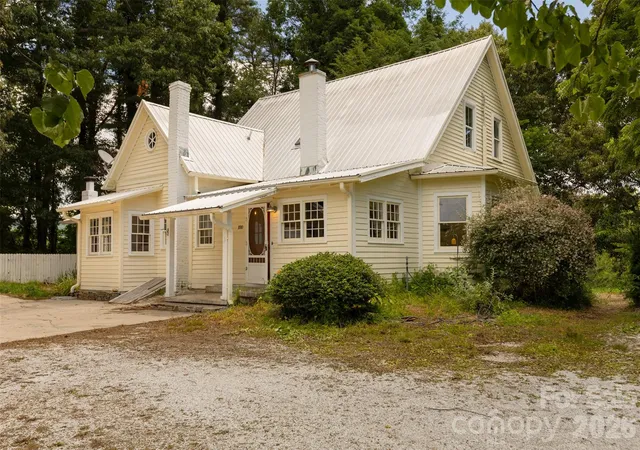 2nd image of 100 Cannon Dr, Hendersonville, NC 28792 | MLS# 4397088