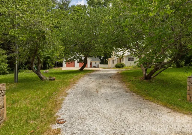3rd image of 100 Cannon Dr, Hendersonville, NC 28792 | MLS# 4397088