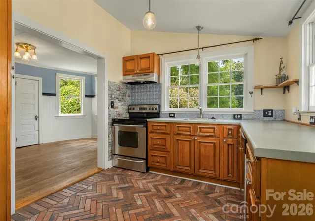 1st image of 100 Cannon Dr, Hendersonville, NC 28792 | MLS# 4397088