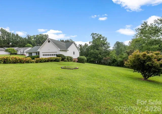 Photo 1 of Single family home for sale at 1 Strathmore Dr, Arden, NC 28704 | MLS# 4397102 | Listing updated on 2026-09-06